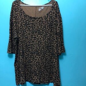 Leopard mid sleeve top and size 20 22 2x